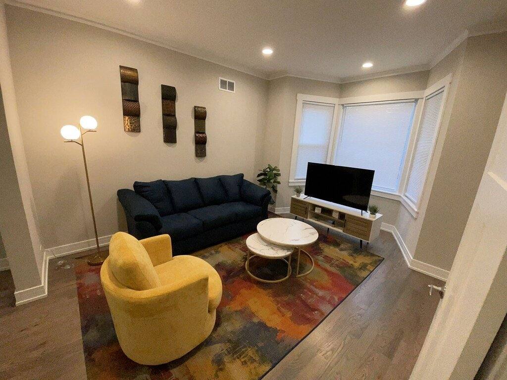 Apartment for rent at 522 N Humphrey Ave #1, Oak Park, IL 60302