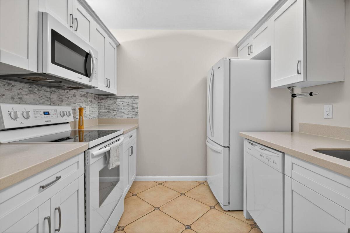 Condo for rent at 1127 E Seminole Ave #8A, Jupiter, FL 33477
