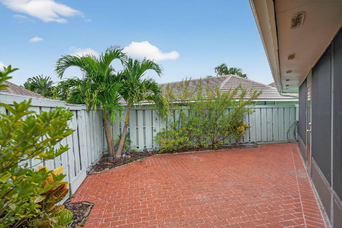 Condo for rent at 1127 E Seminole Ave #8A, Jupiter, FL 33477