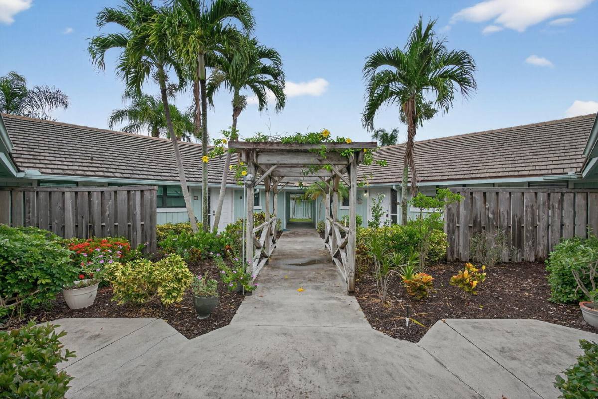 Condo for rent at 1127 E Seminole Ave #8A, Jupiter, FL 33477
