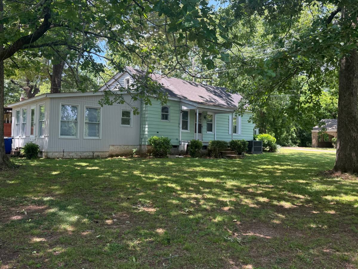 House for rent at 203 Seymore Ave, Florence, AL 35630