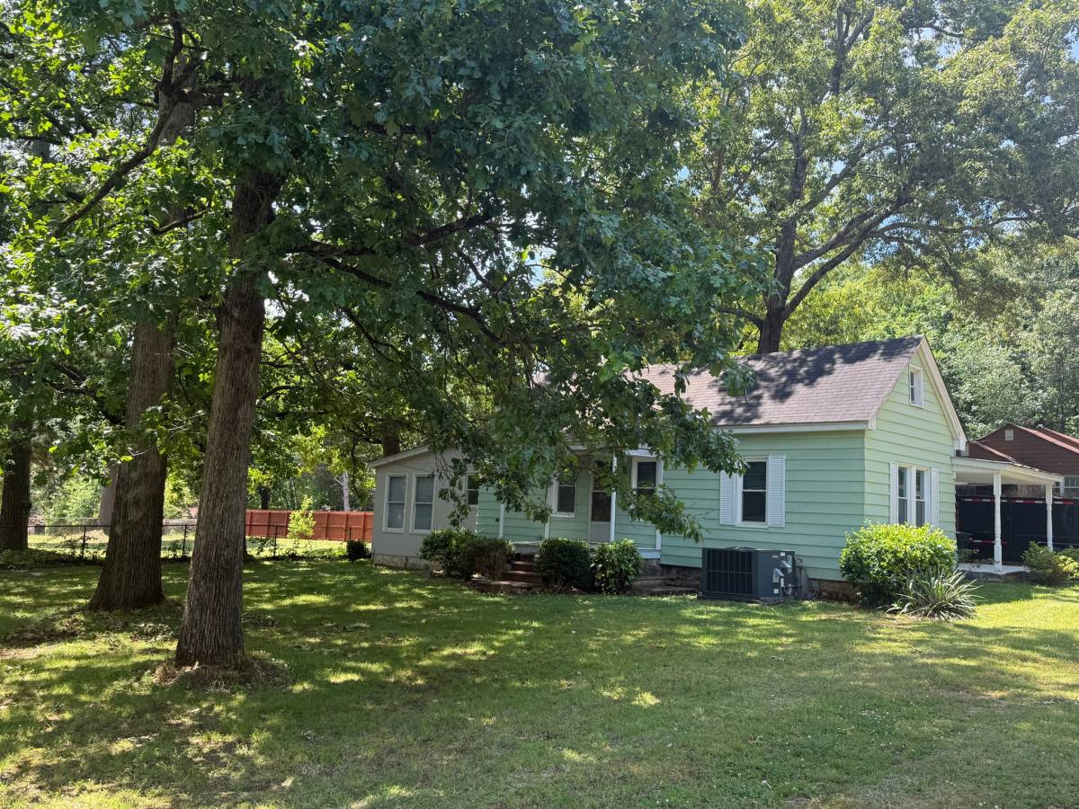 House for rent at 203 Seymore Ave, Florence, AL 35630