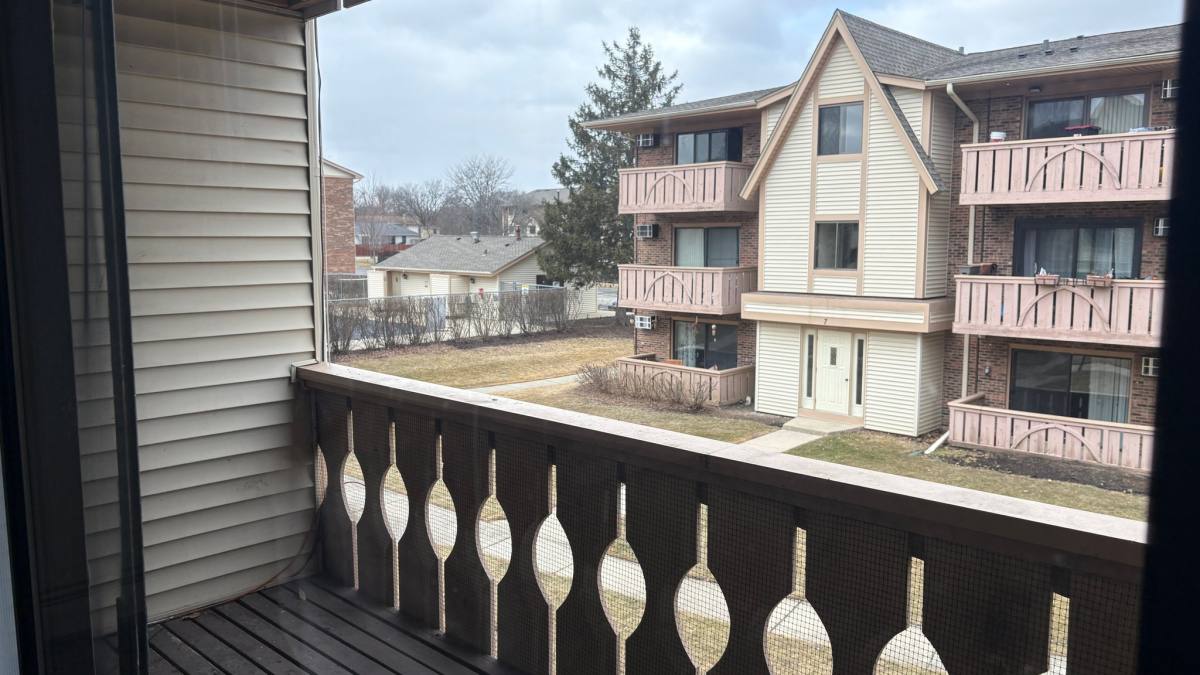 Condo for rent at 6 Parkside Court #6, Vernon Hills, IL 60061
