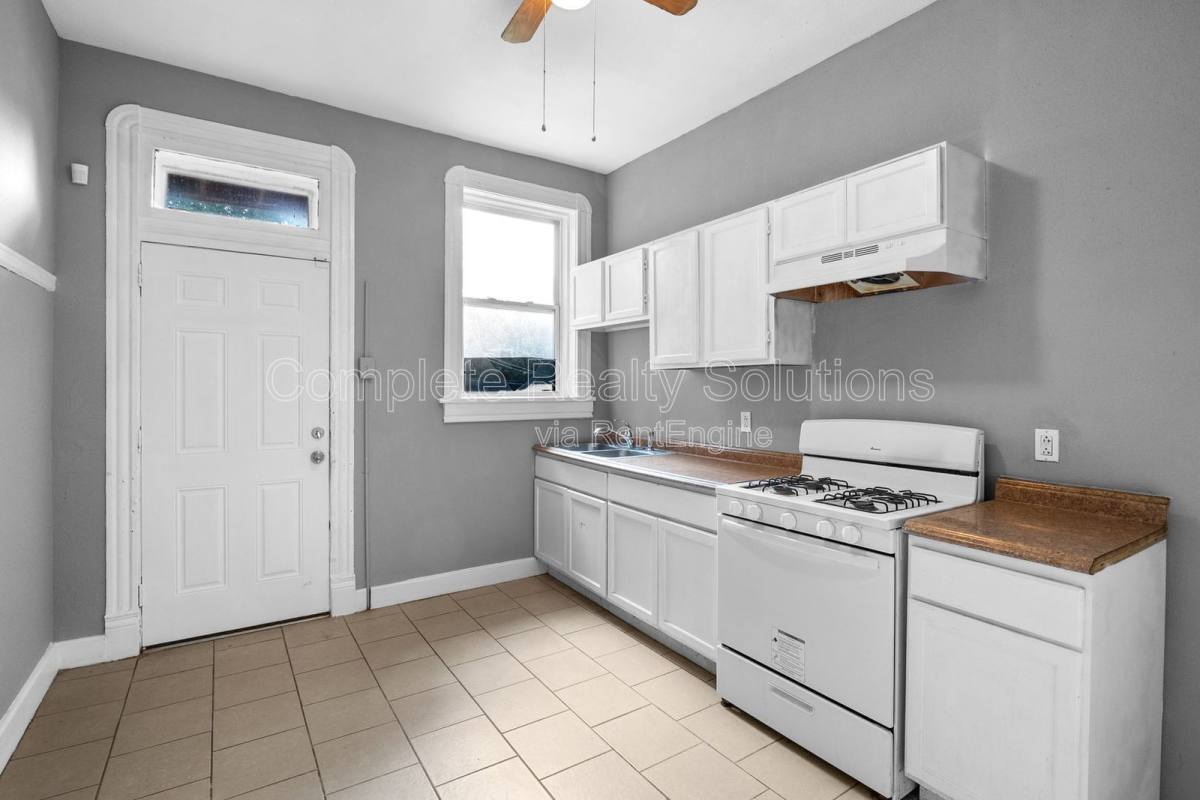 Apartment for rent at 5130 Kensington Ave #1, Saint Louis, MO 63108