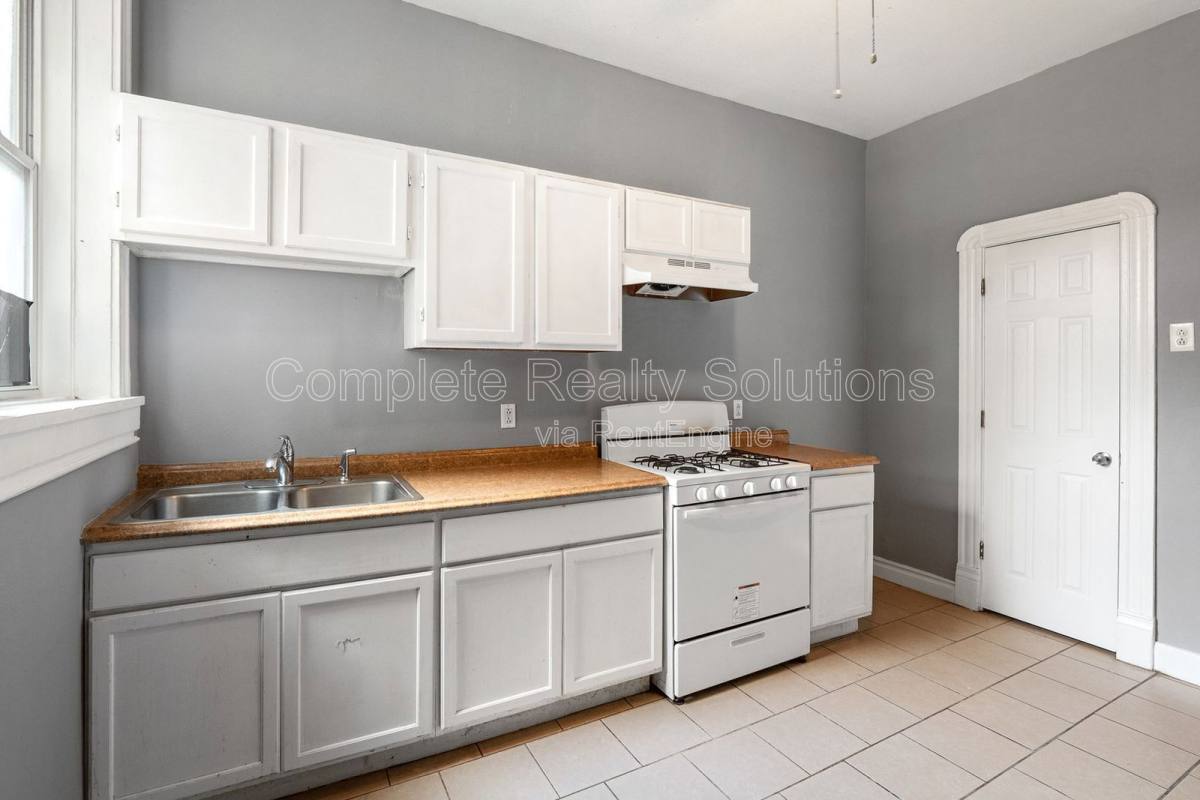 Apartment for rent at 5130 Kensington Ave #1, Saint Louis, MO 63108