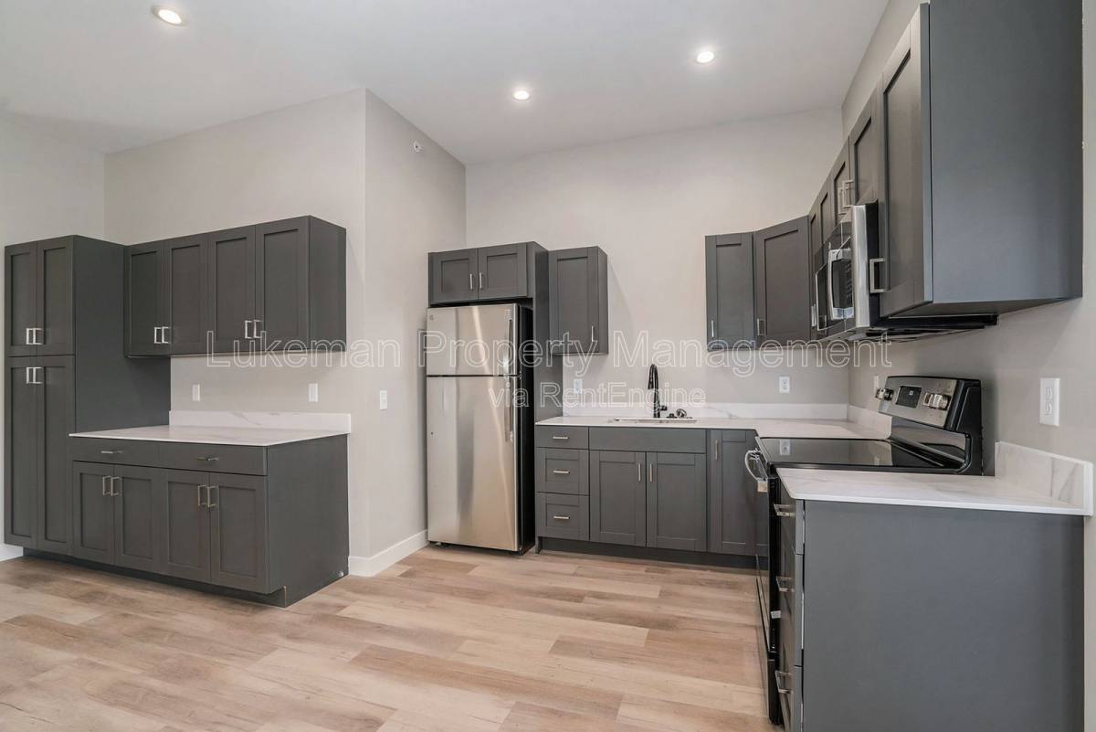 Apartment for rent at 815 N Pitcher St #12, Kalamazoo, MI 49004