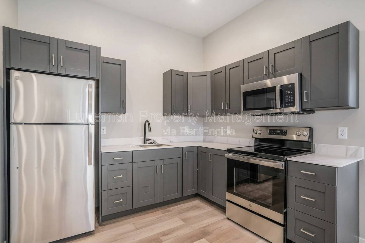 Apartment for rent at 815 N Pitcher St #12, Kalamazoo, MI 49004
