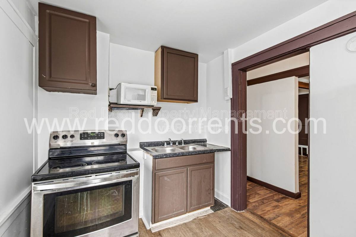 Apartment for rent at 408 N Oakland Ave #A, Indianapolis, IN 46201