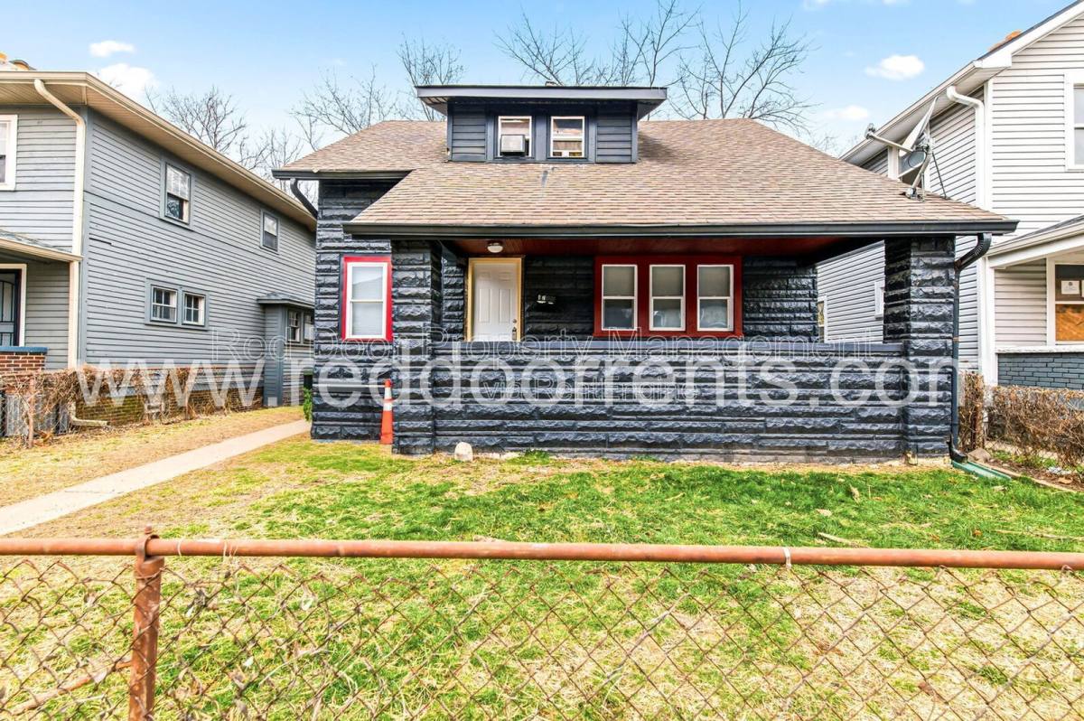 Apartment for rent at 408 N Oakland Ave #A, Indianapolis, IN 46201