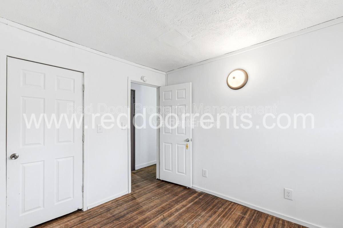 Apartment for rent at 408 N Oakland Ave #A, Indianapolis, IN 46201