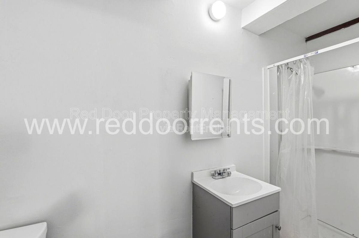 Apartment for rent at 408 N Oakland Ave #A, Indianapolis, IN 46201