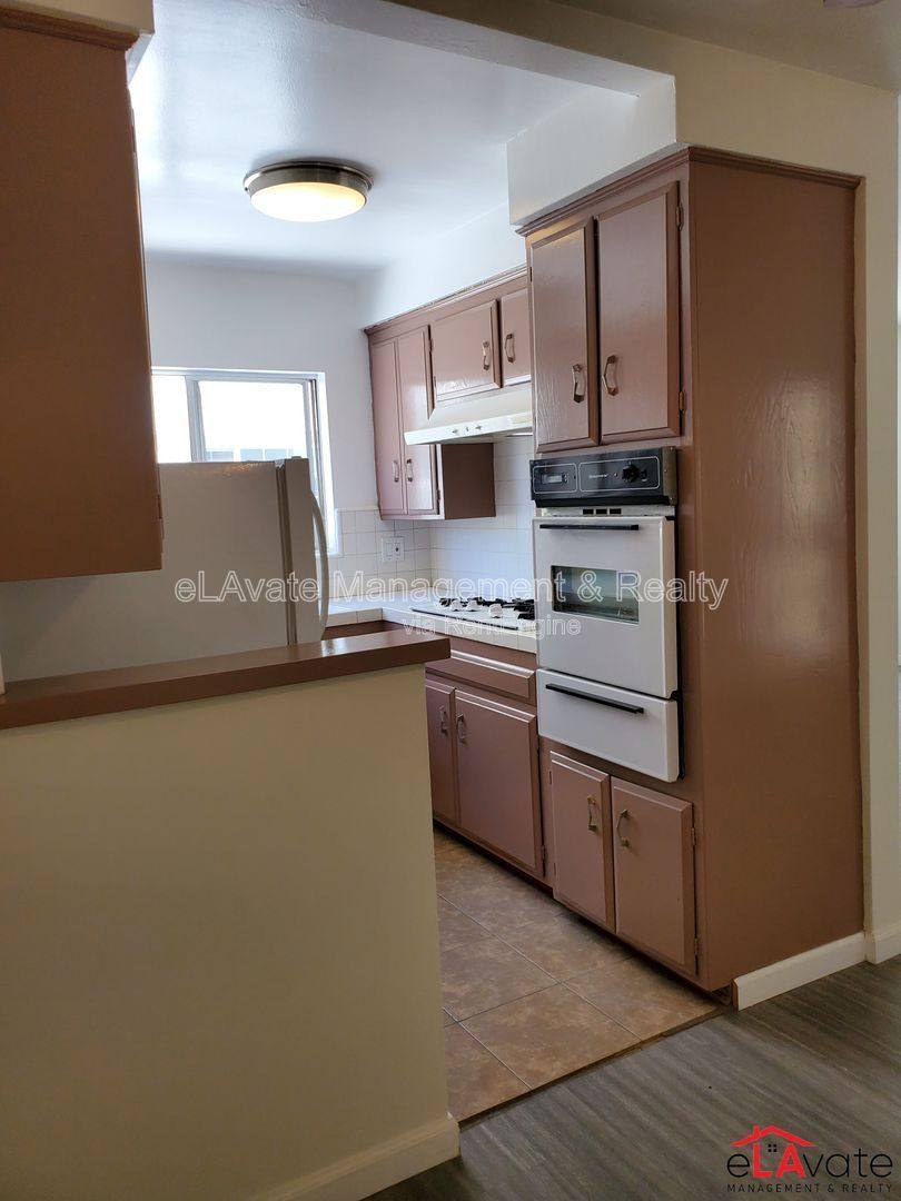 Apartment for rent at 1005 N Curson Ave #5, Los Angeles, CA 90046