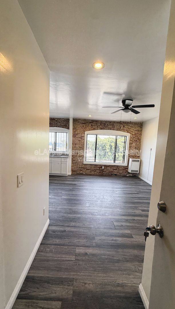 Apartment for rent at 2195 Whittier Blvd #205, Los Angeles, CA 90023
