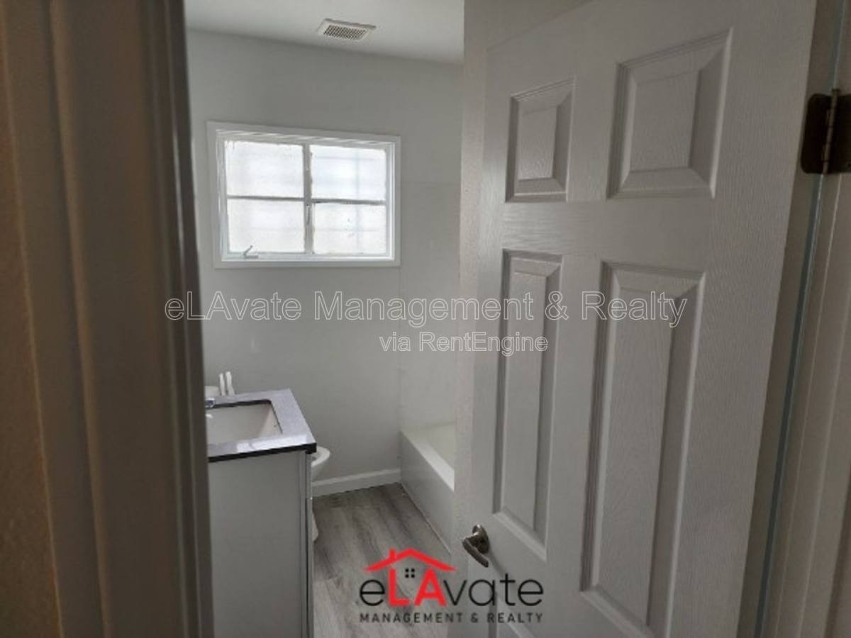 Apartment for rent at 4122 Santa Rosalia Dr #C, Los Angeles, CA 90008