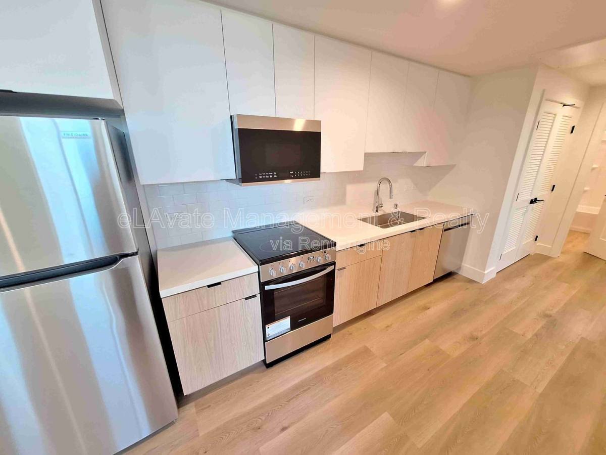 Apartment for rent at 16136 Devonshire St #204, Granada Hills, CA 91344