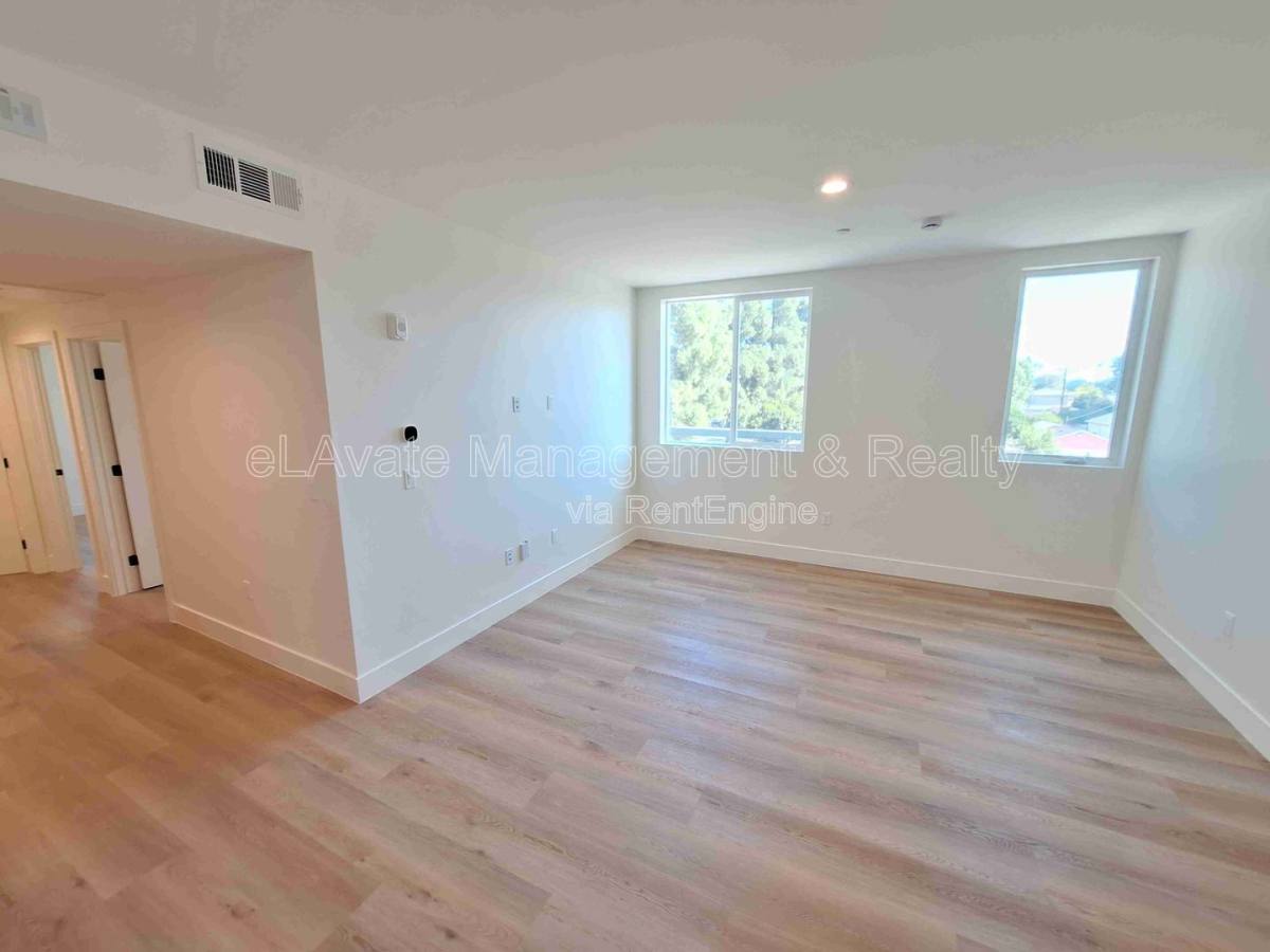 Apartment for rent at 16136 Devonshire St #204, Granada Hills, CA 91344