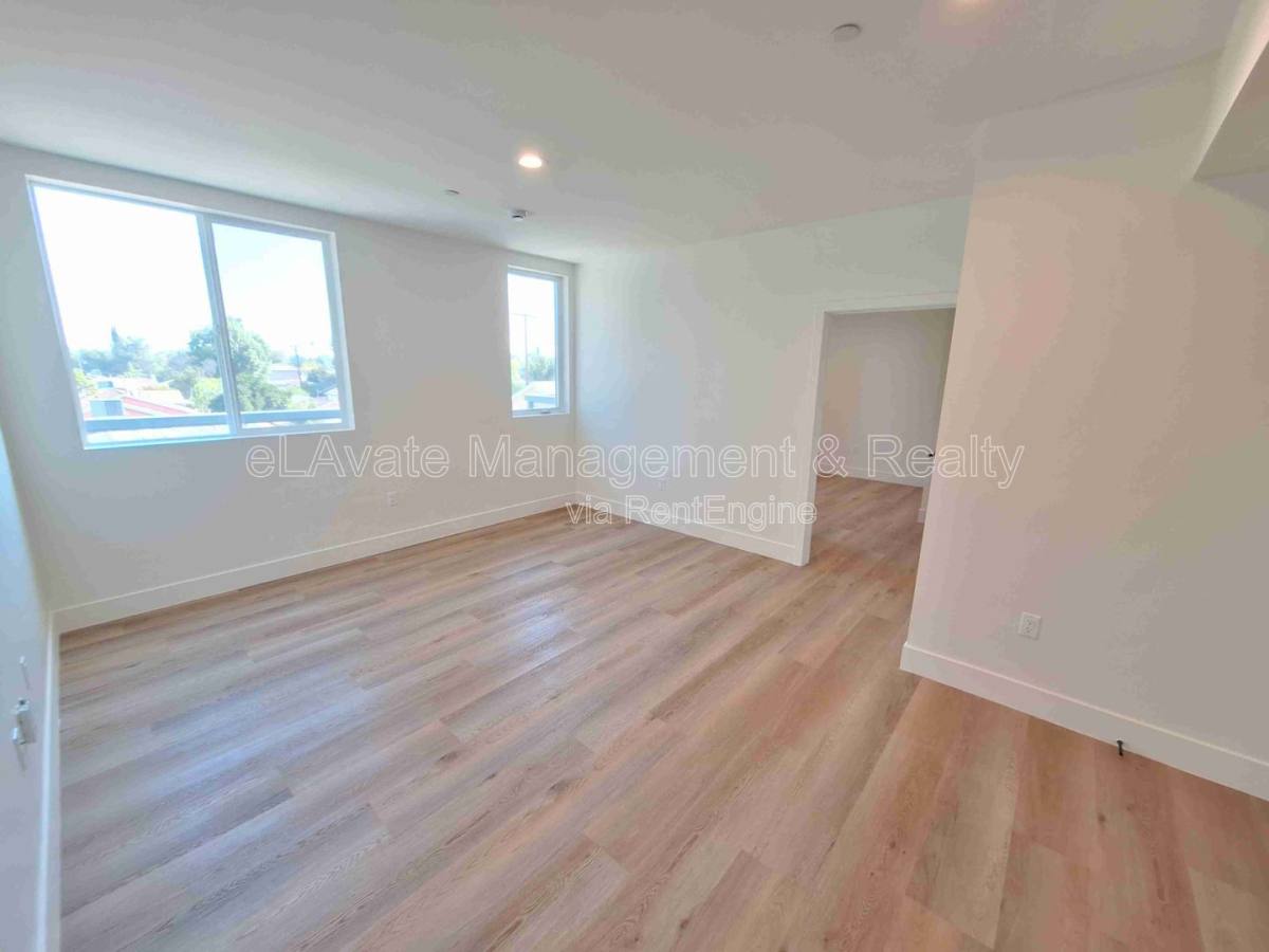 Apartment for rent at 16136 Devonshire St #204, Granada Hills, CA 91344