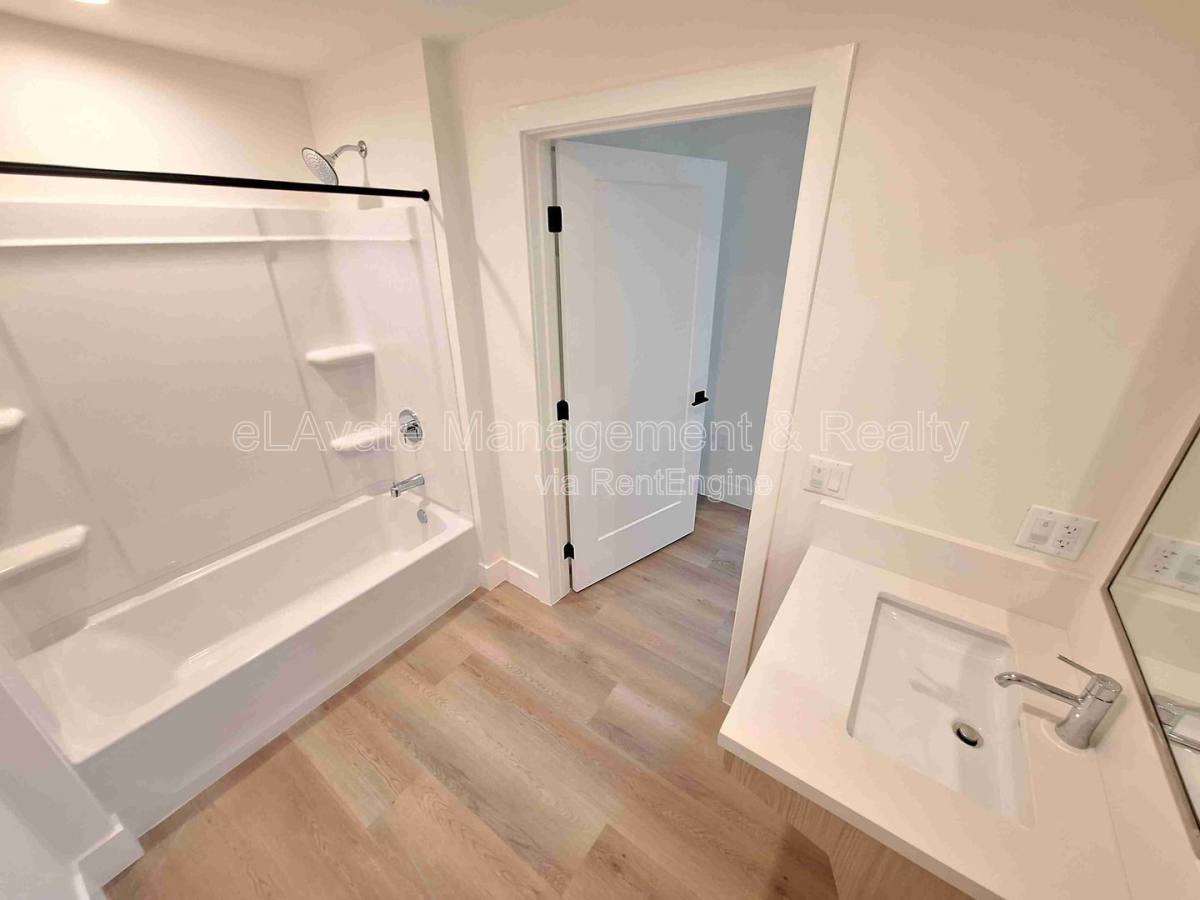 Apartment for rent at 16136 Devonshire St #204, Granada Hills, CA 91344