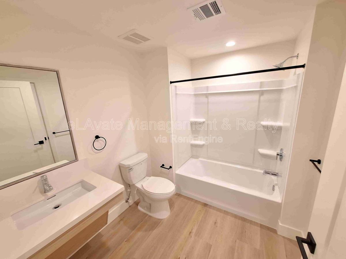 Apartment for rent at 16136 Devonshire St #204, Granada Hills, CA 91344