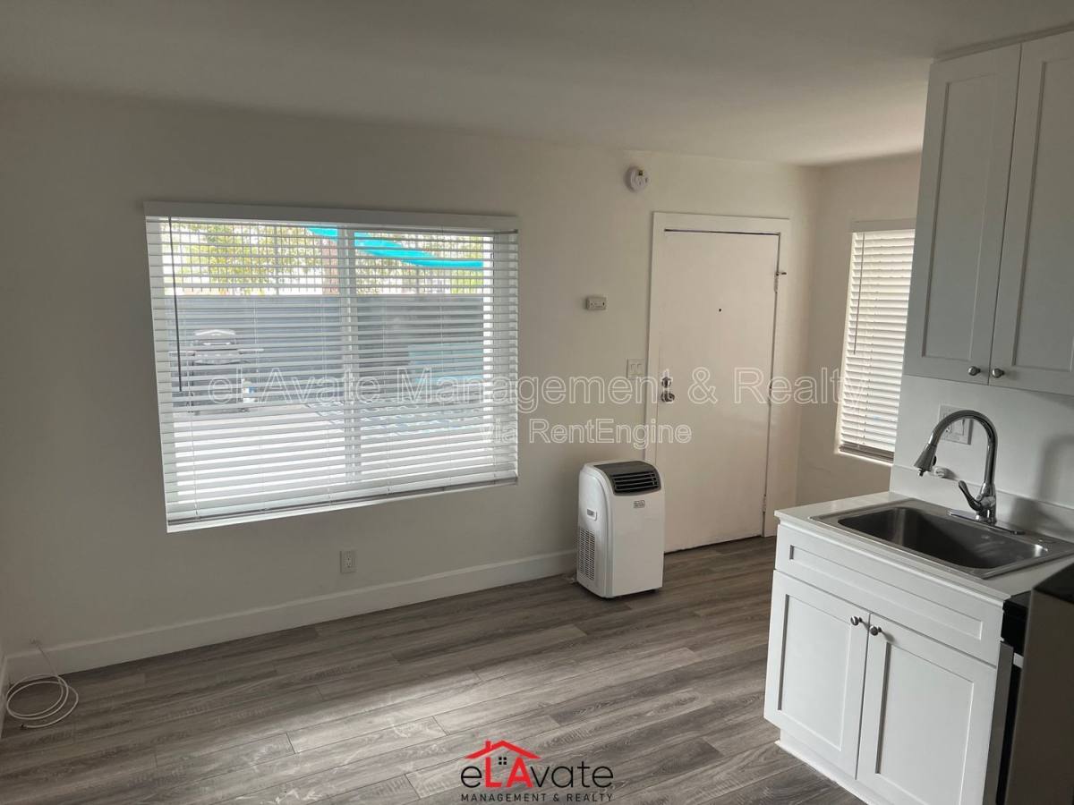 Apartment for rent at 7006 Lanewood Ave #9, Los Angeles, CA 90028