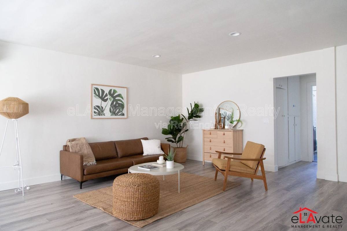 Apartment for rent at 7006 Lanewood Ave #7, Los Angeles, CA 90028