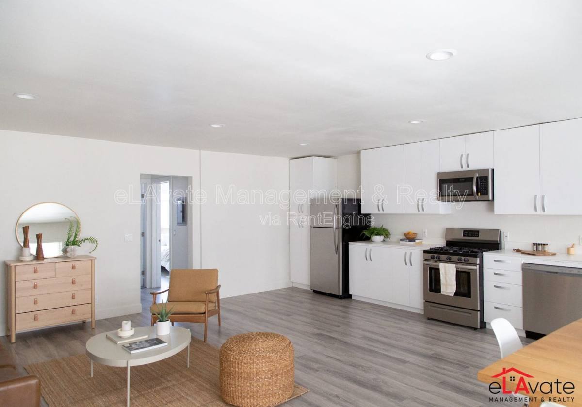 Apartment for rent at 7006 Lanewood Ave #7, Los Angeles, CA 90028