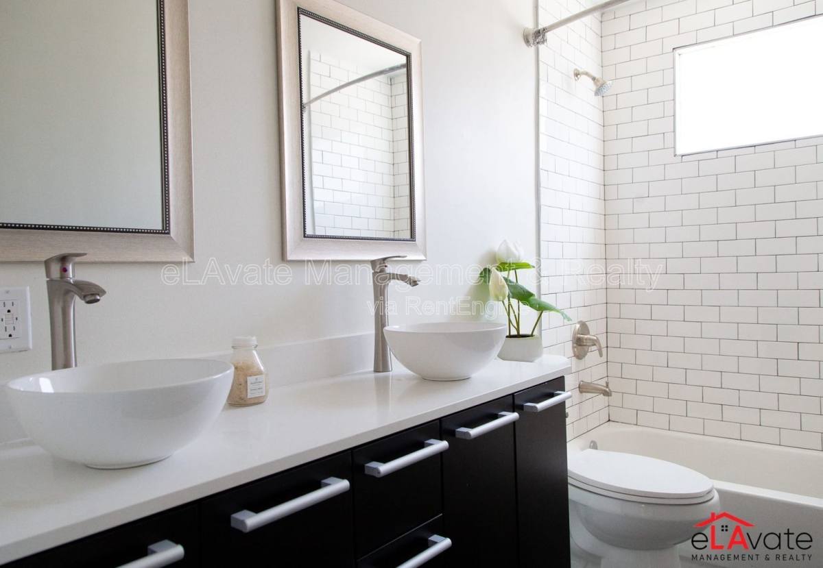 Apartment for rent at 7006 Lanewood Ave #7, Los Angeles, CA 90028