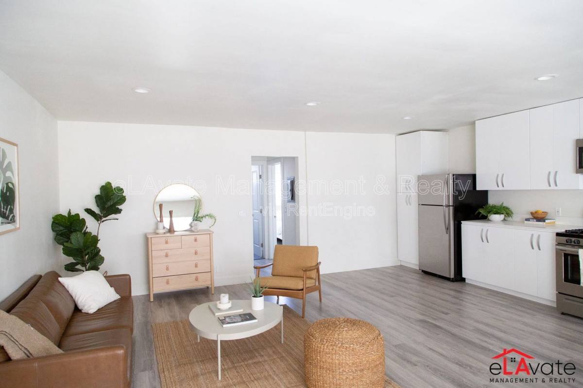 Apartment for rent at 7006 Lanewood Ave #7, Los Angeles, CA 90028