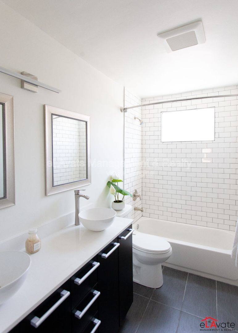 Apartment for rent at 7006 Lanewood Ave #7, Los Angeles, CA 90028