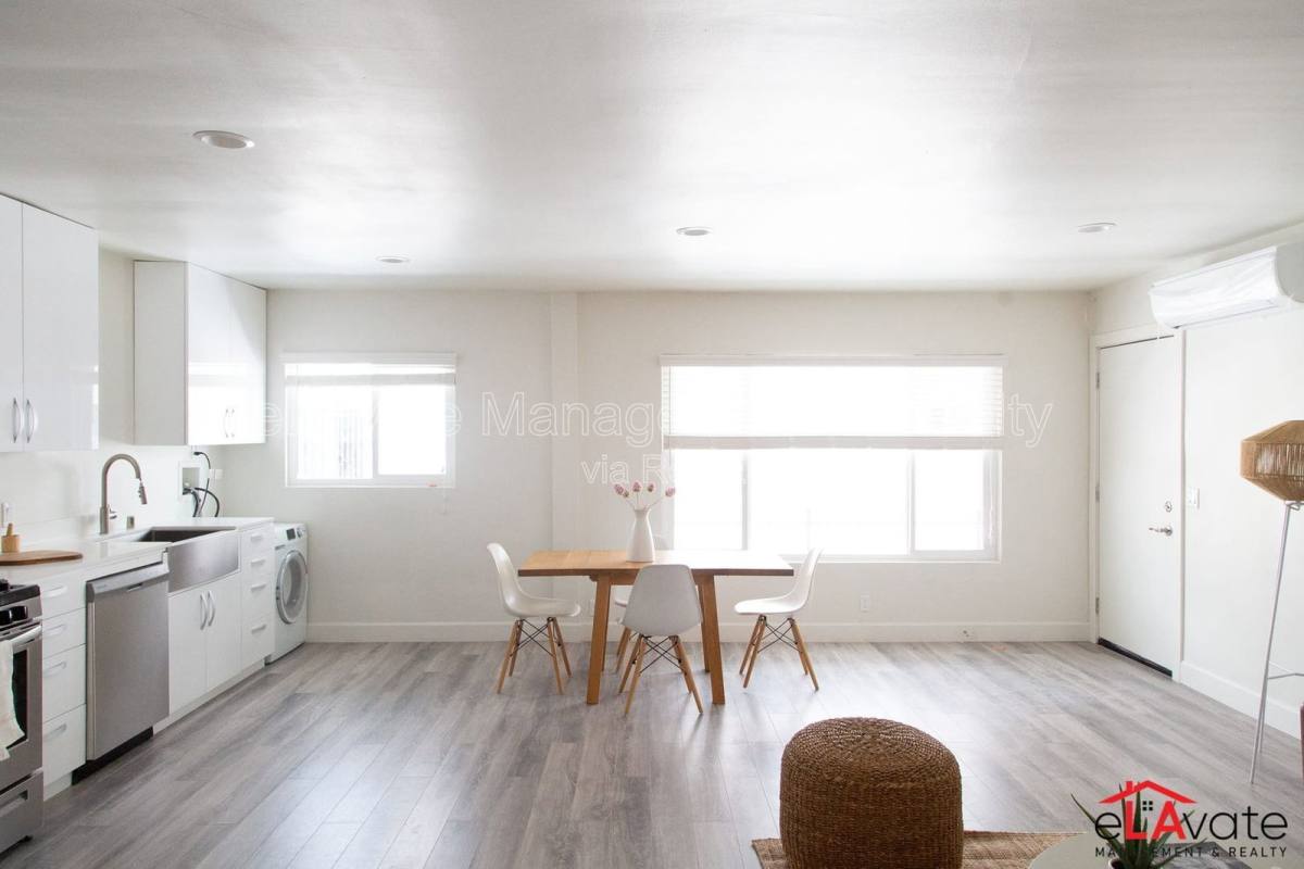 Apartment for rent at 7006 Lanewood Ave #7, Los Angeles, CA 90028