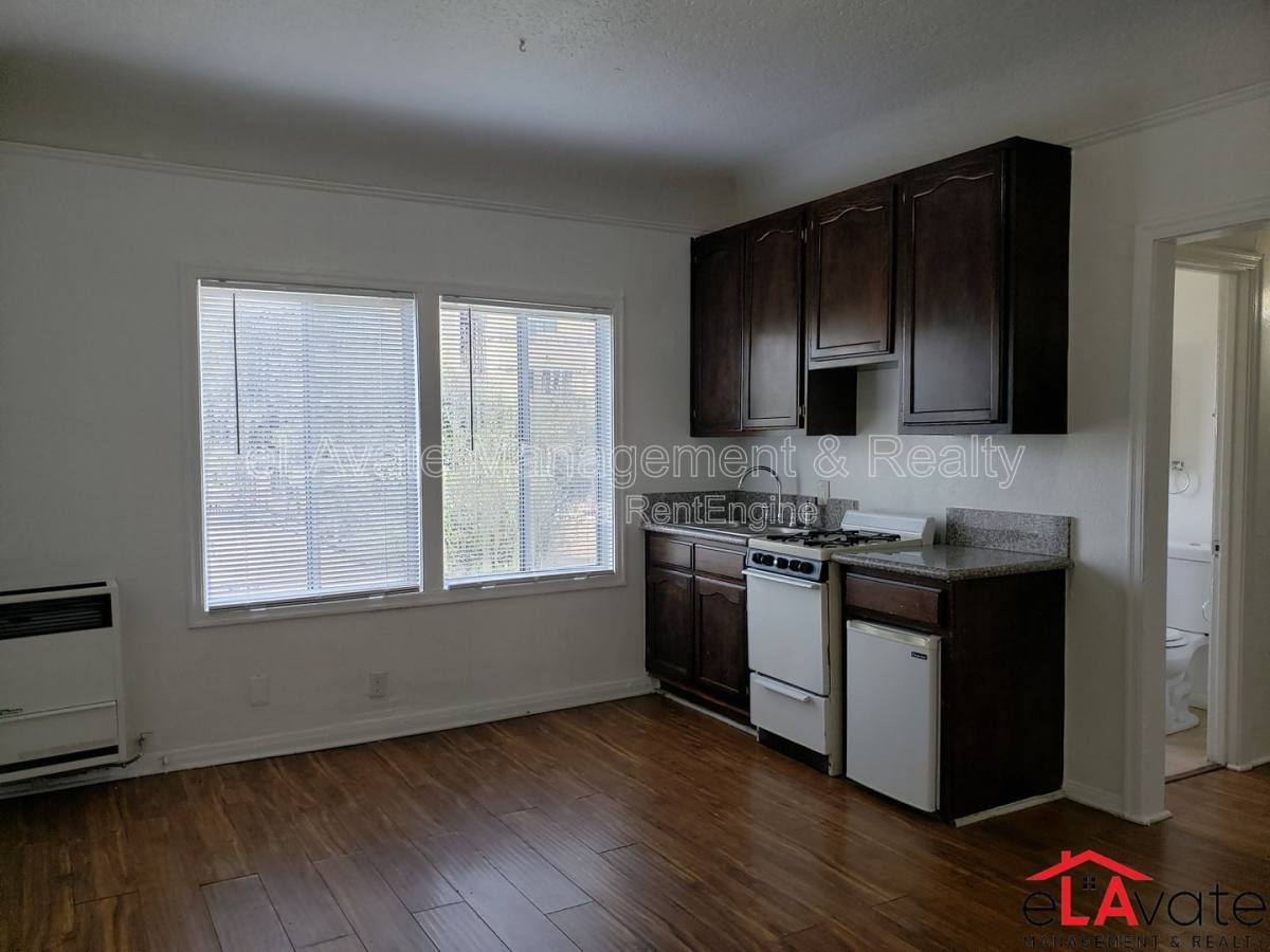Apartment for rent at 437 W 50th St #2, Los Angeles, CA 90037