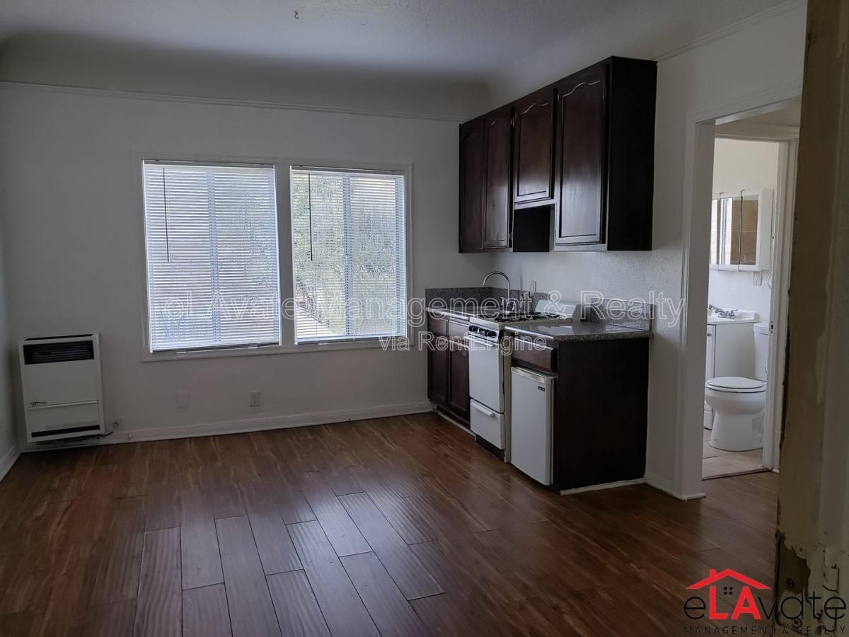 Apartment for rent at 437 W 50th St #2, Los Angeles, CA 90037