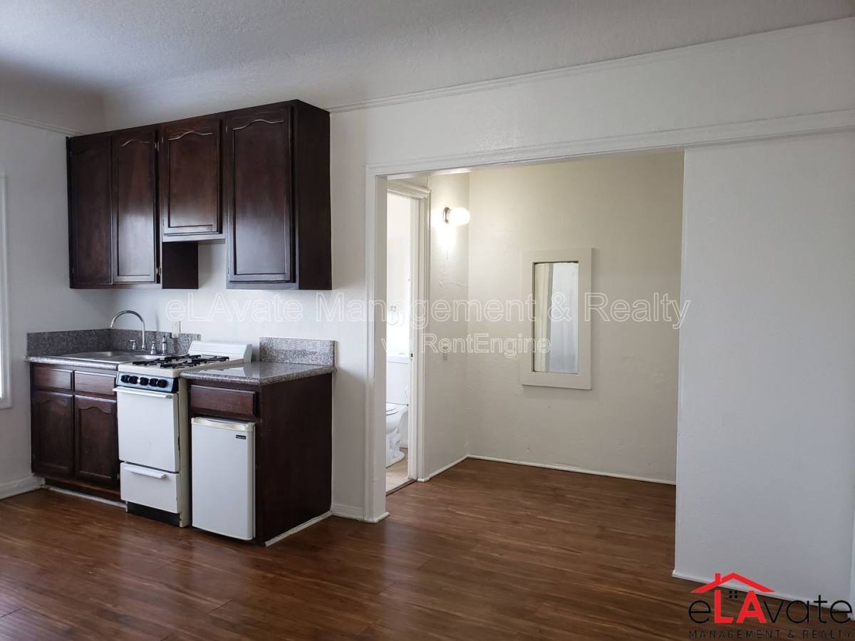 Apartment for rent at 437 W 50th St #2, Los Angeles, CA 90037