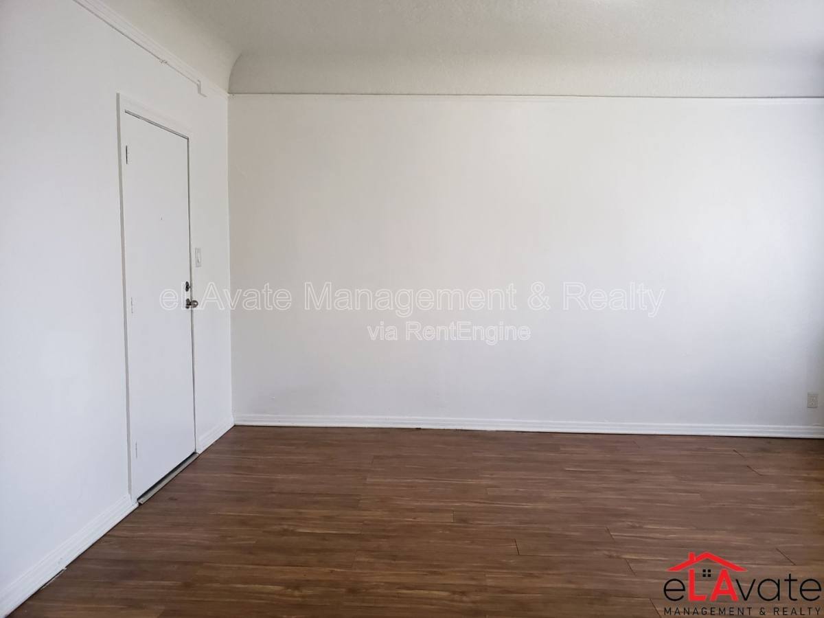 Apartment for rent at 437 W 50th St #2, Los Angeles, CA 90037