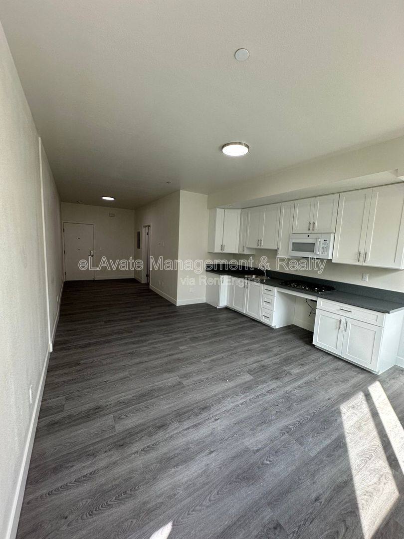 Apartment for rent at 226 W 87th St #204, Los Angeles, CA 90003