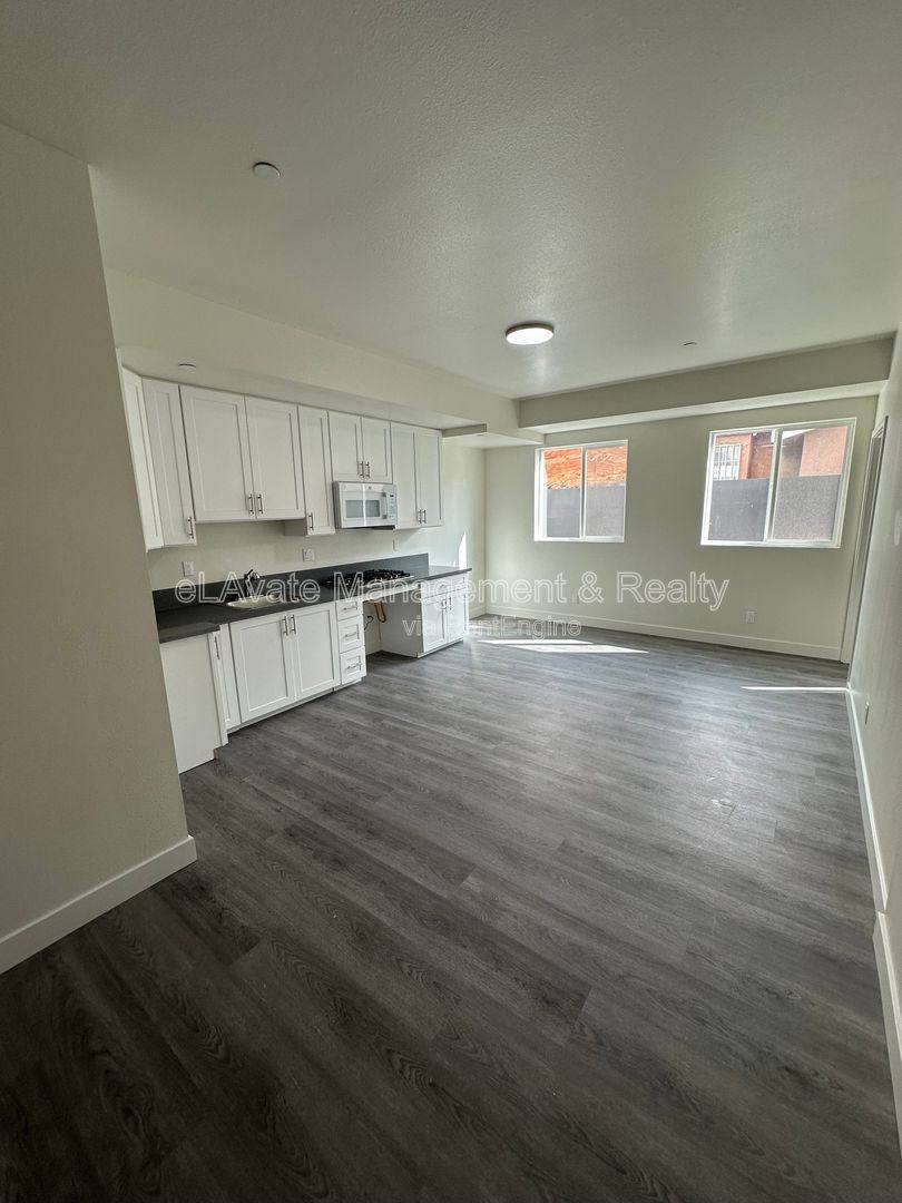 Apartment for rent at 226 W 87th St #204, Los Angeles, CA 90003