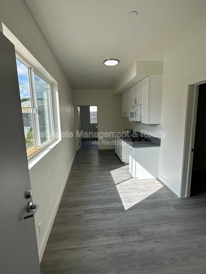 Apartment for rent at 226 W 87th St #204, Los Angeles, CA 90003