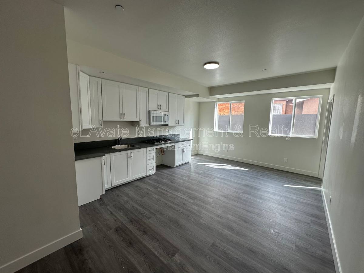 Apartment for rent at 226 W 87th St #204, Los Angeles, CA 90003