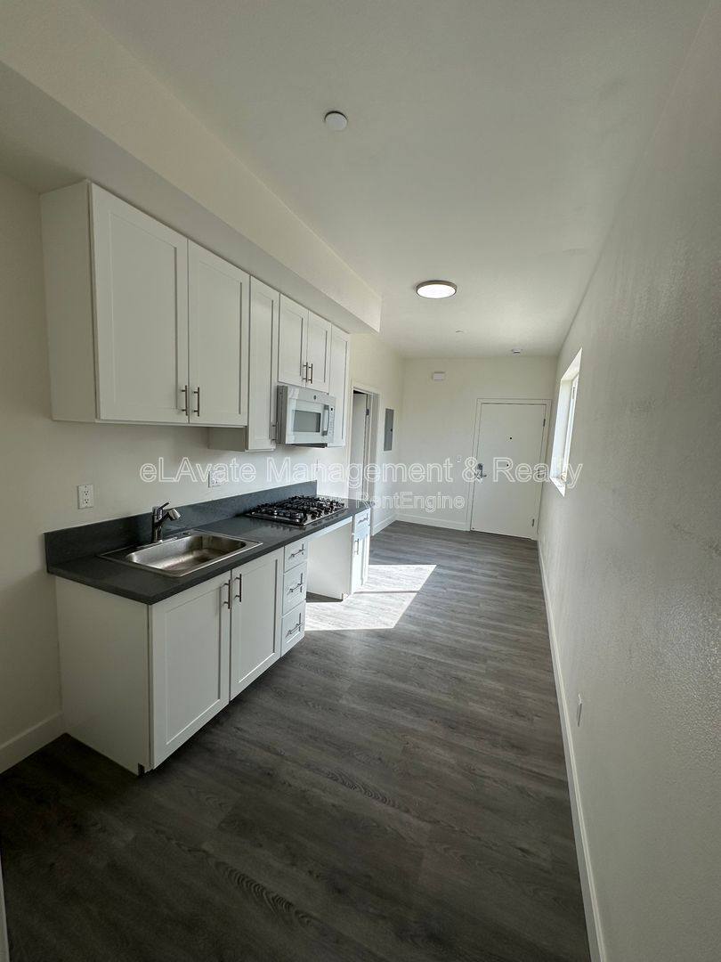 Apartment for rent at 226 W 87th St #204, Los Angeles, CA 90003