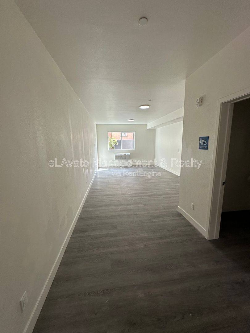 Apartment for rent at 226 W 87th St #204, Los Angeles, CA 90003