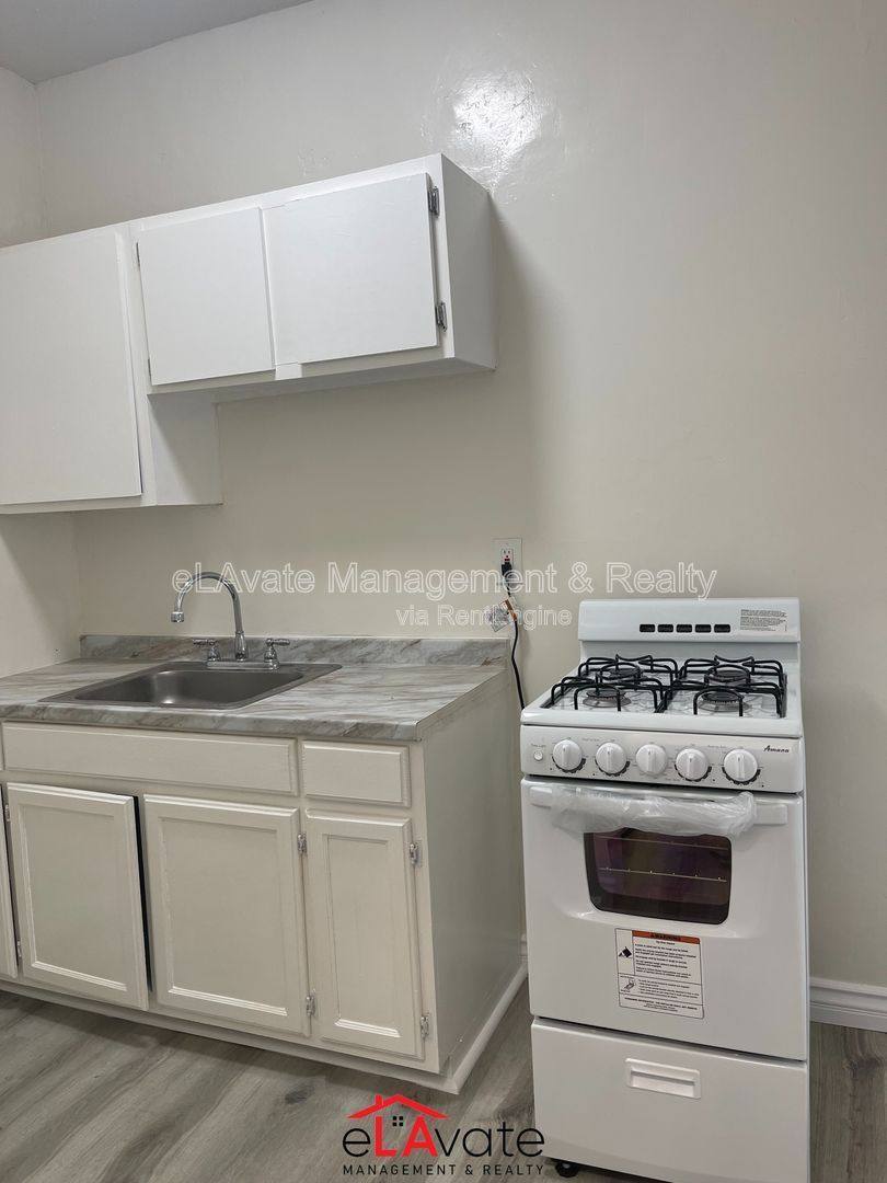 Apartment for rent at 832 S Fedora St #105, Los Angeles, CA 90005