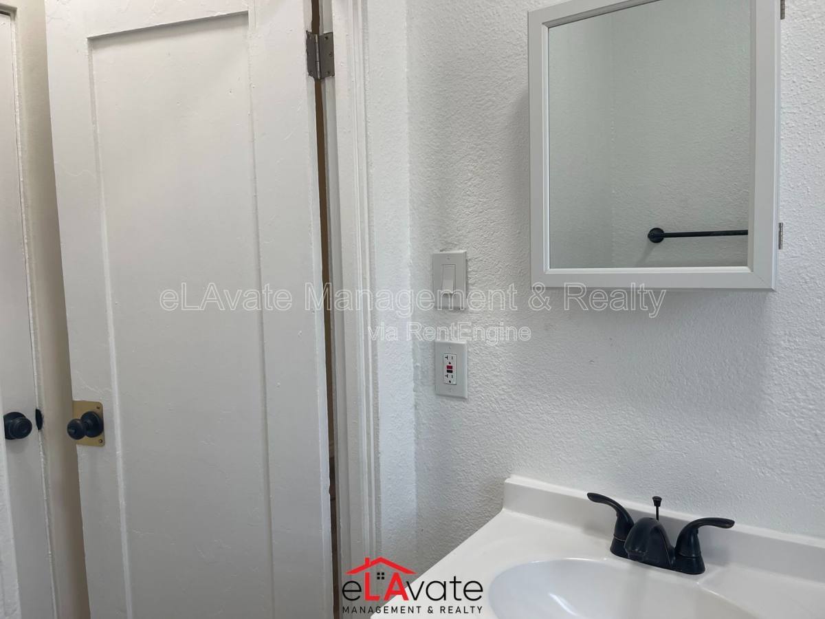 Apartment for rent at 832 S Fedora St #105, Los Angeles, CA 90005