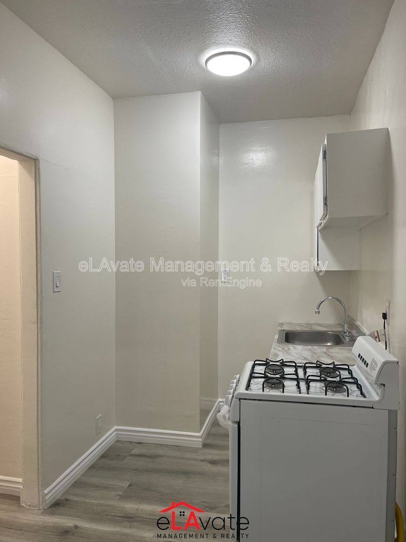 Apartment for rent at 832 S Fedora St #105, Los Angeles, CA 90005