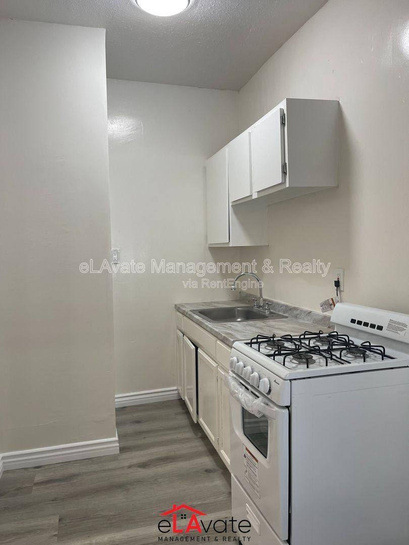 Apartment for rent at 832 S Fedora St #105, Los Angeles, CA 90005