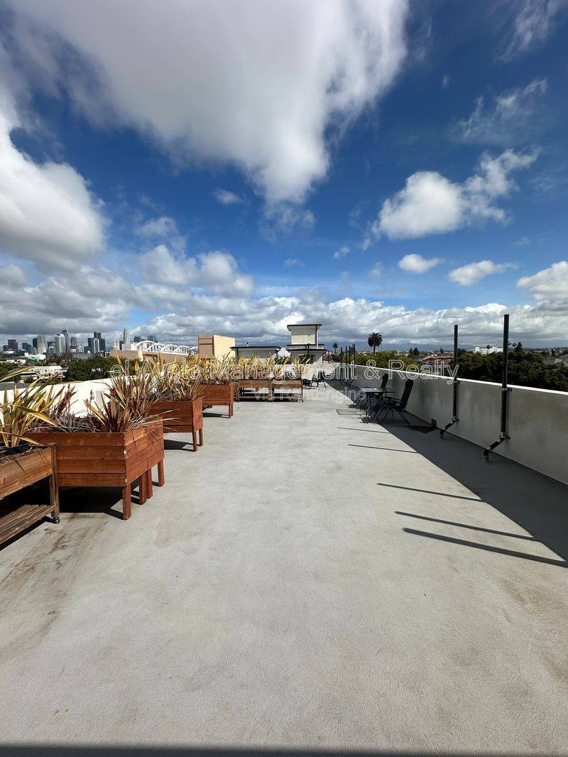 Apartment for rent at 1120 E 25th St #102, Los Angeles, CA 90011