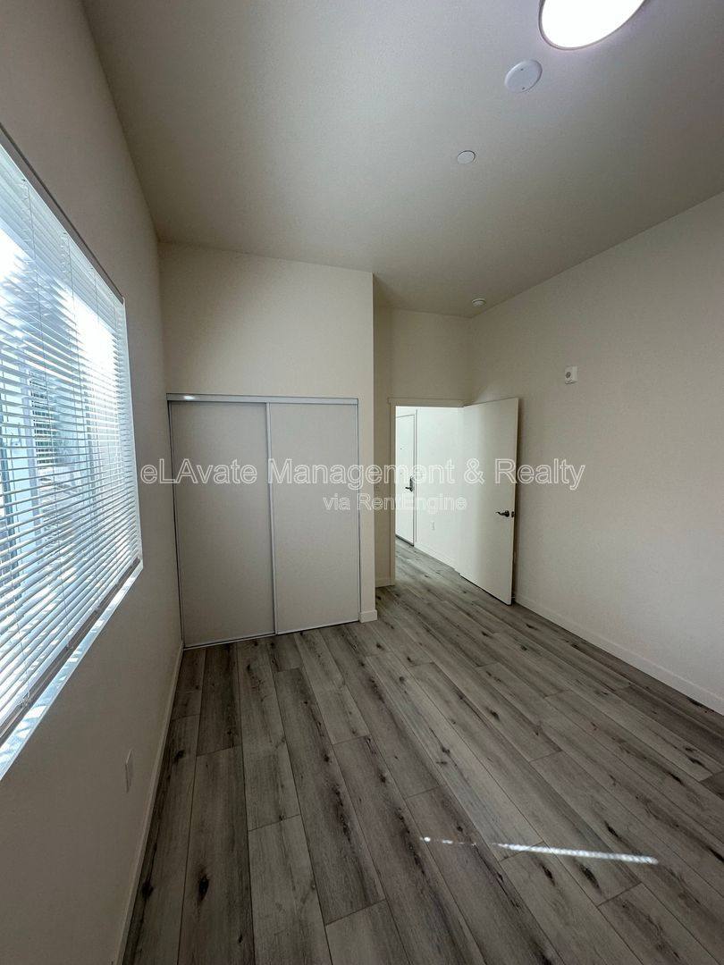 Apartment for rent at 1120 E 25th St #102, Los Angeles, CA 90011