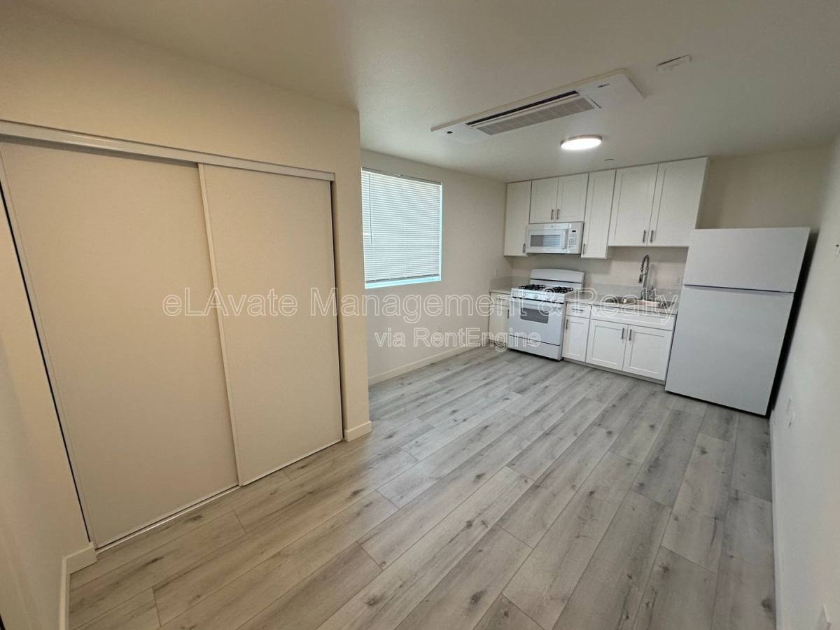 Apartment for rent at 1120 E 25th St #200, Los Angeles, CA 90011