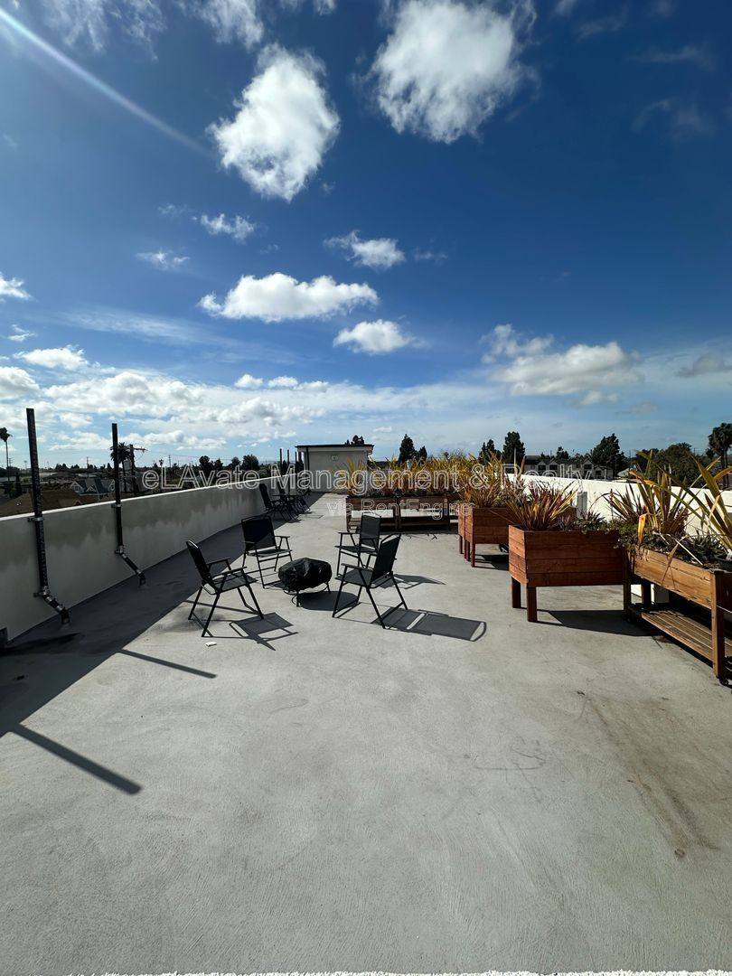 Apartment for rent at 1120 E 25th St #200, Los Angeles, CA 90011