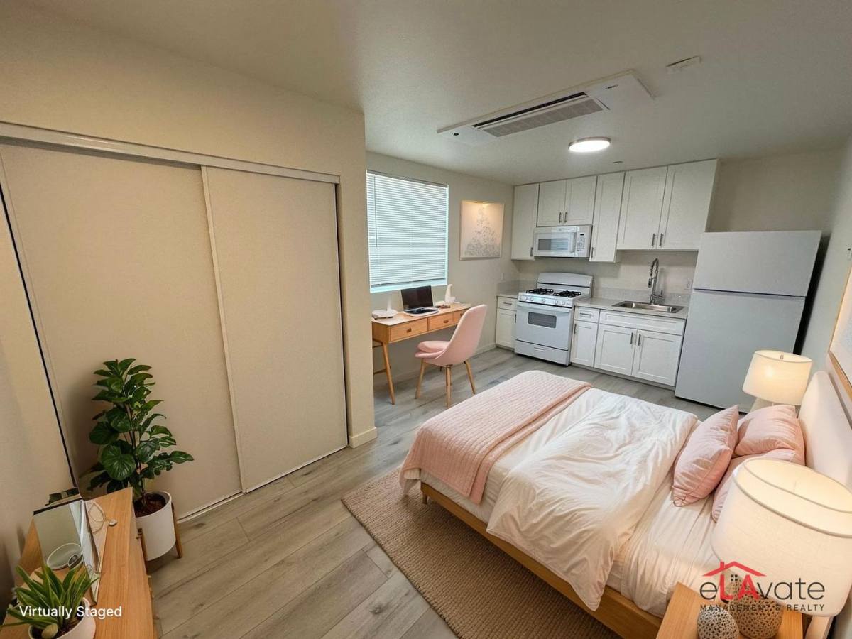 Apartment for rent at 1120 E 25th St #200, Los Angeles, CA 90011