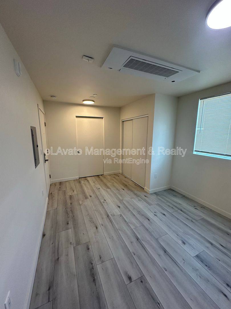 Apartment for rent at 1120 E 25th St #200, Los Angeles, CA 90011